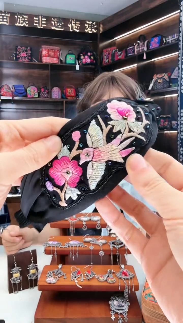【闪购商品】织绣L30蚩梦苗族古绣