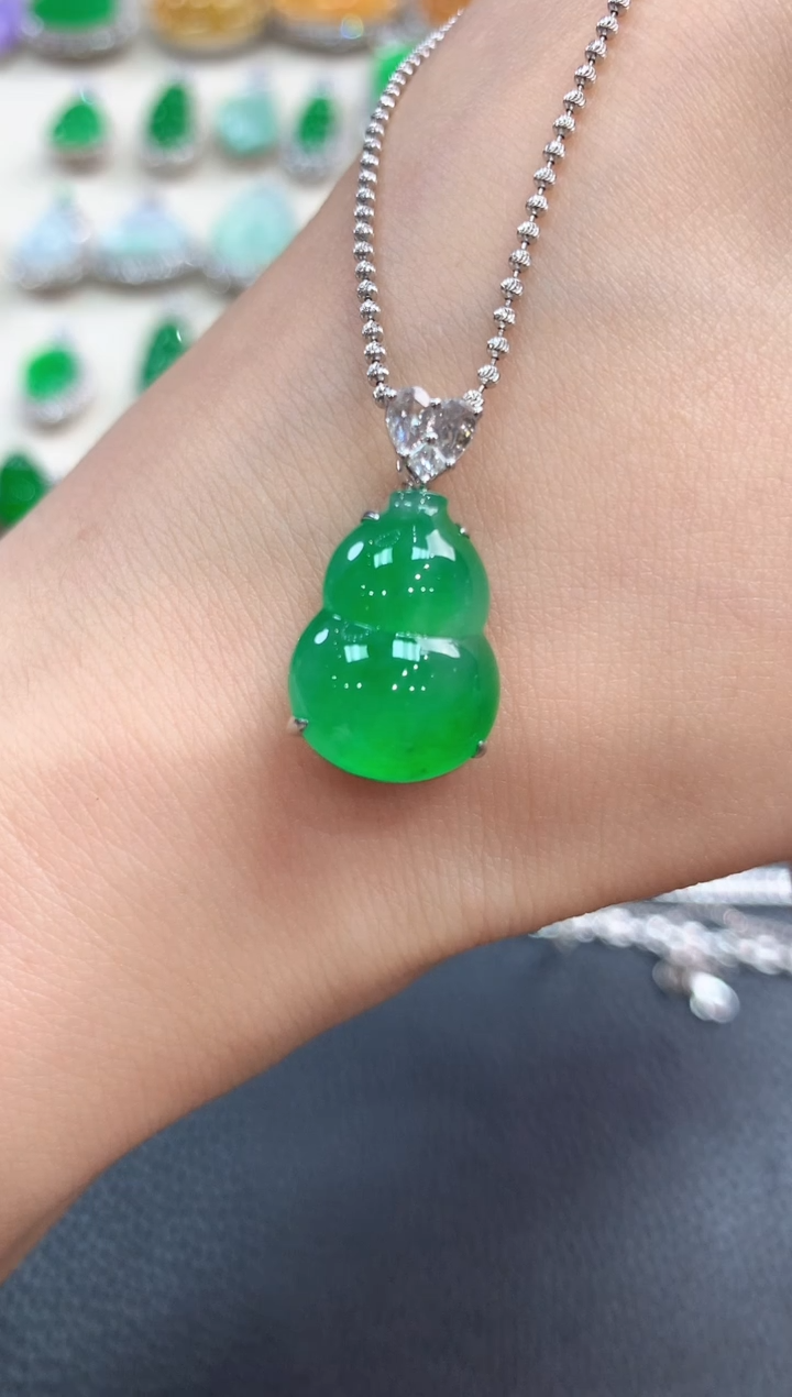 【闪购商品】翡翠吊坠(不含链)18K金镶嵌m87不退换