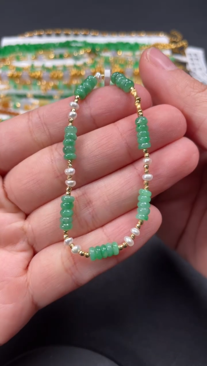 18K金镶嵌手串翡翠一条  P258