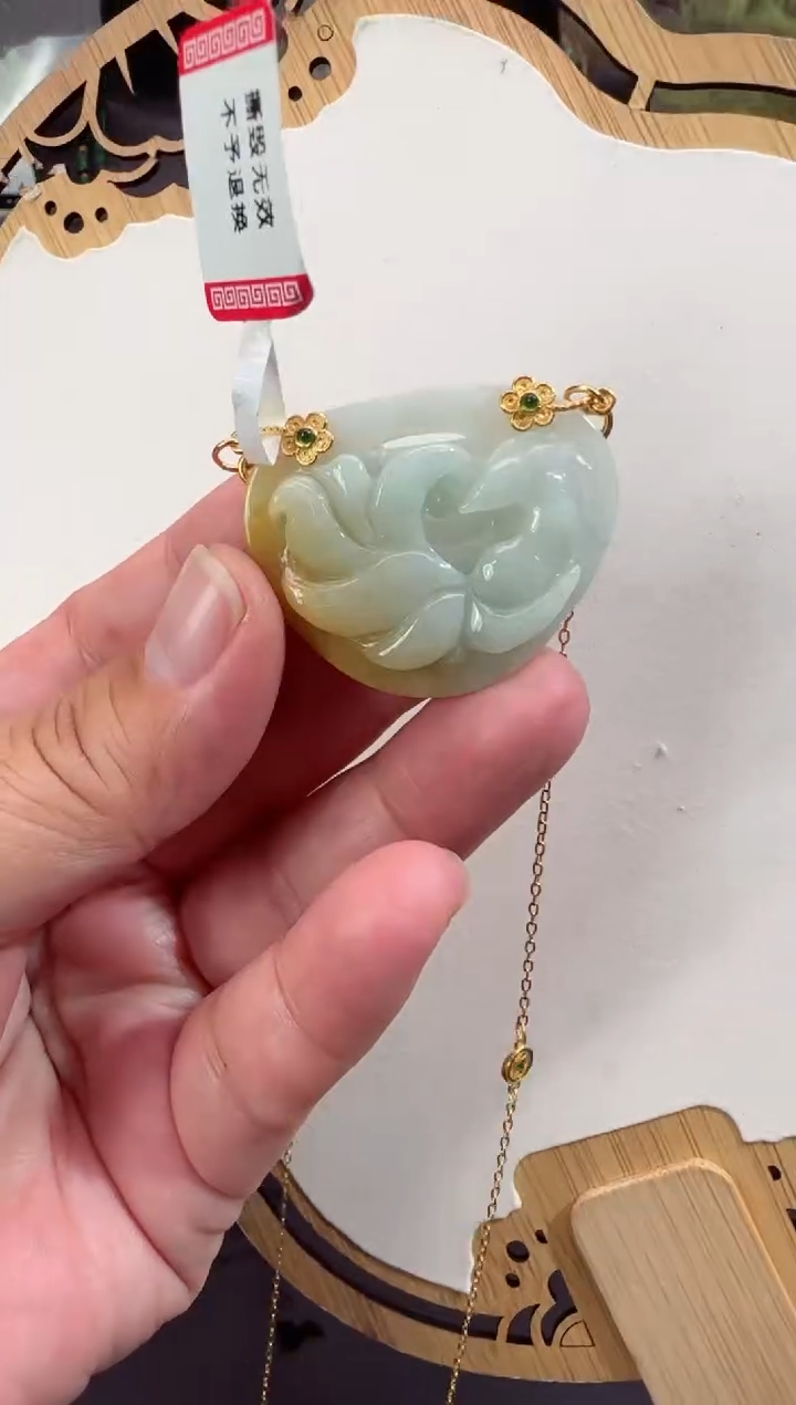 【闪购商品】翡翠颈饰未镶嵌牌子