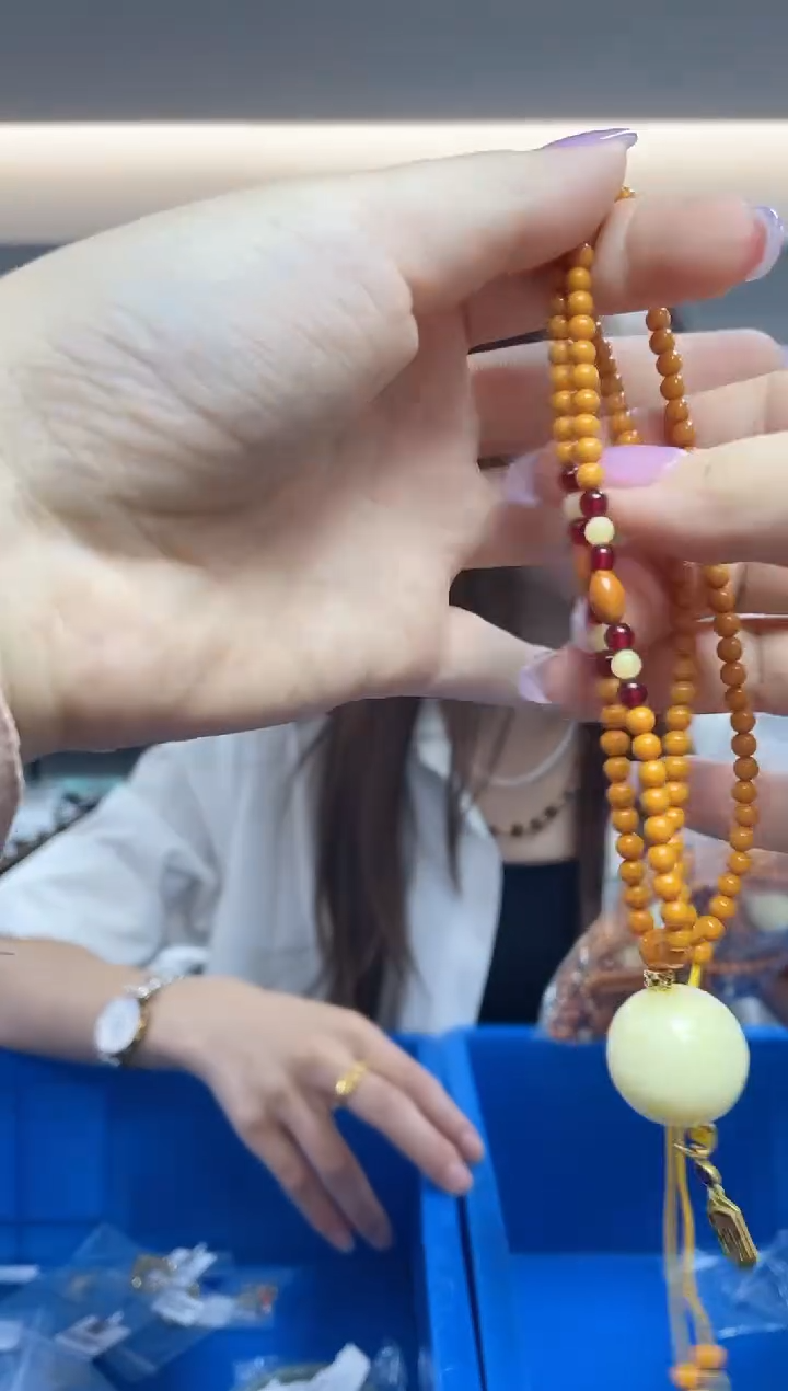 未镶嵌颈饰蜜蜡（多样性发一件）