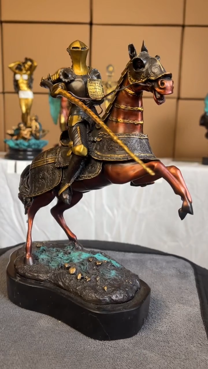 精铜材质精美雕塑