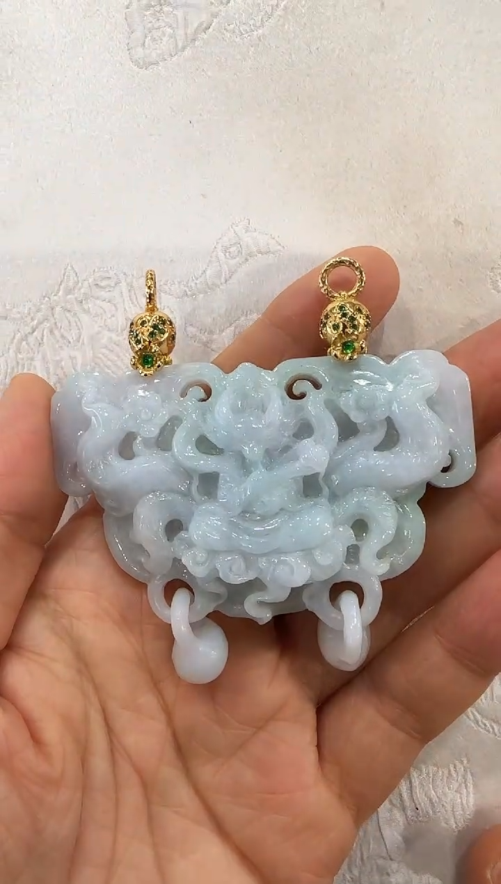 翡翠未镶嵌颈饰国风