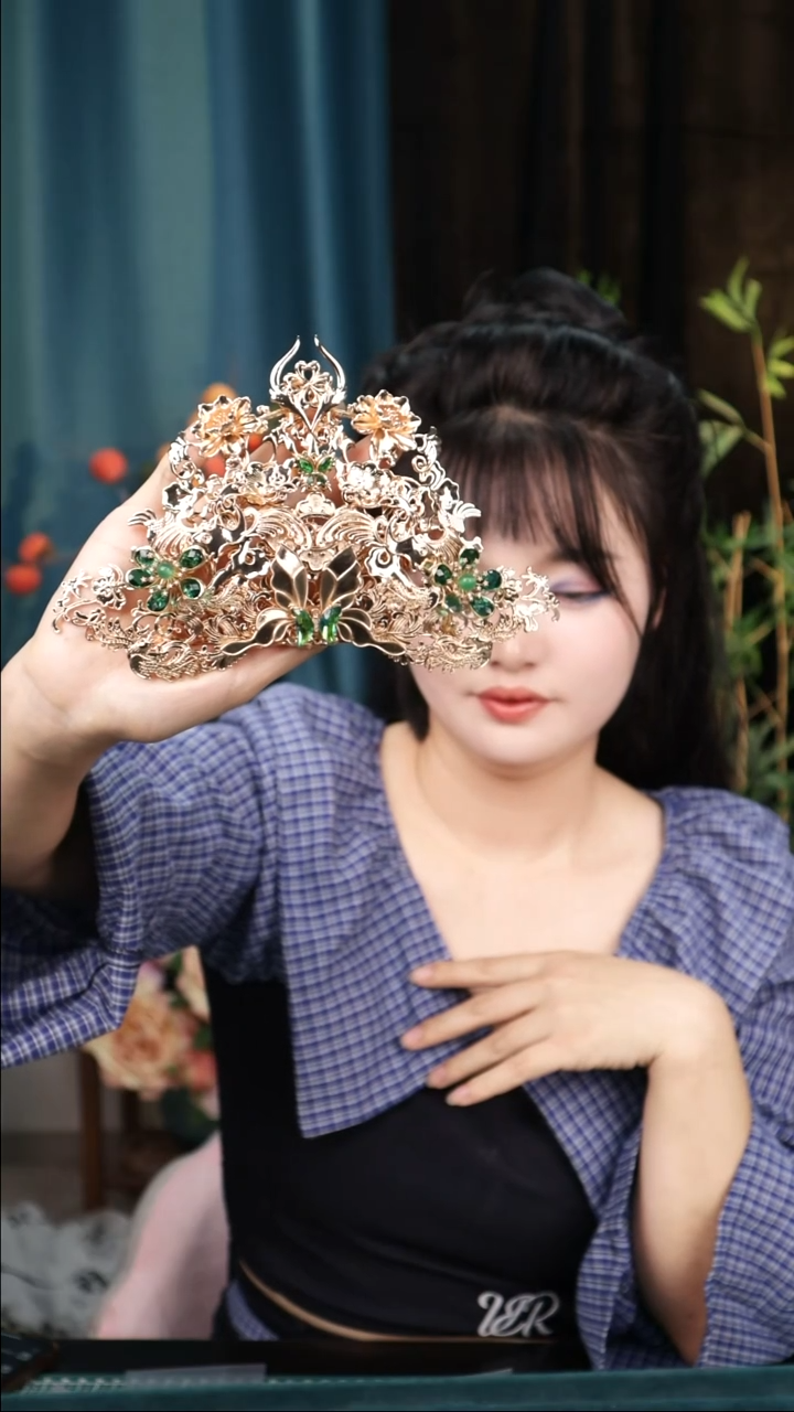 铜绿色锆石发冠一个