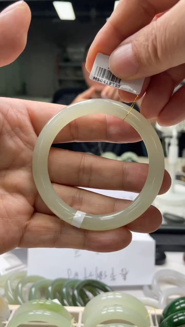 【闪购商品】和田玉手镯未镶嵌编码8305 圈口56-57