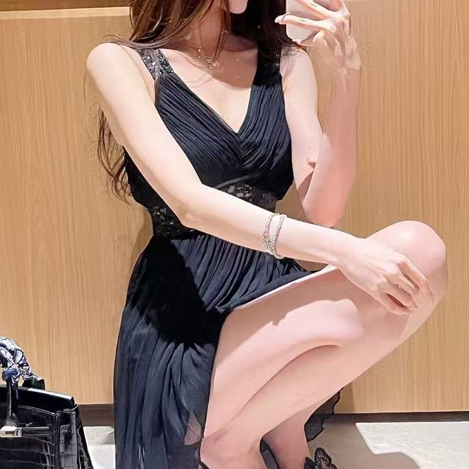 梦梦 MENGMENG｛古早美女 新款中古重工亮片收腰压褶连衣裙}