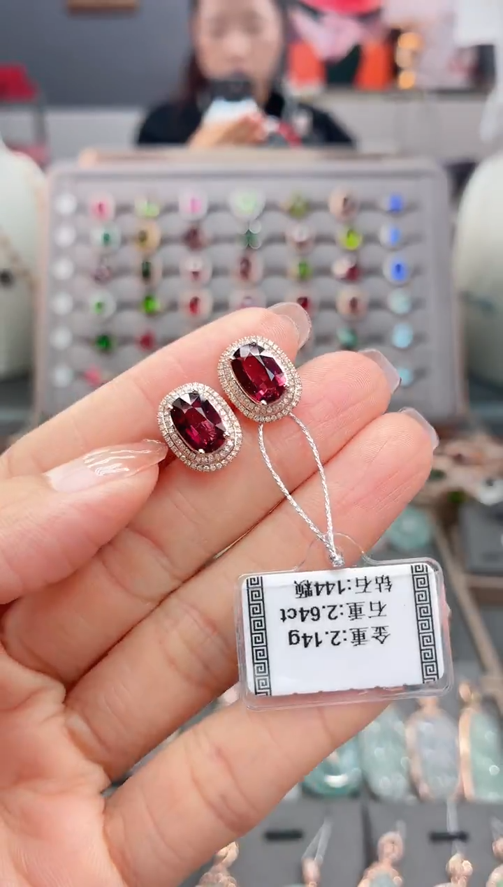 18K金镶嵌耳饰碧玺2.64配钻