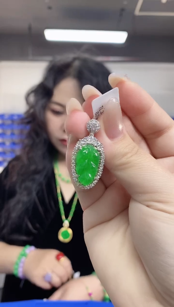 【闪购商品】翡翠吊坠(不含链)未镶嵌多样性发其一颜色微差