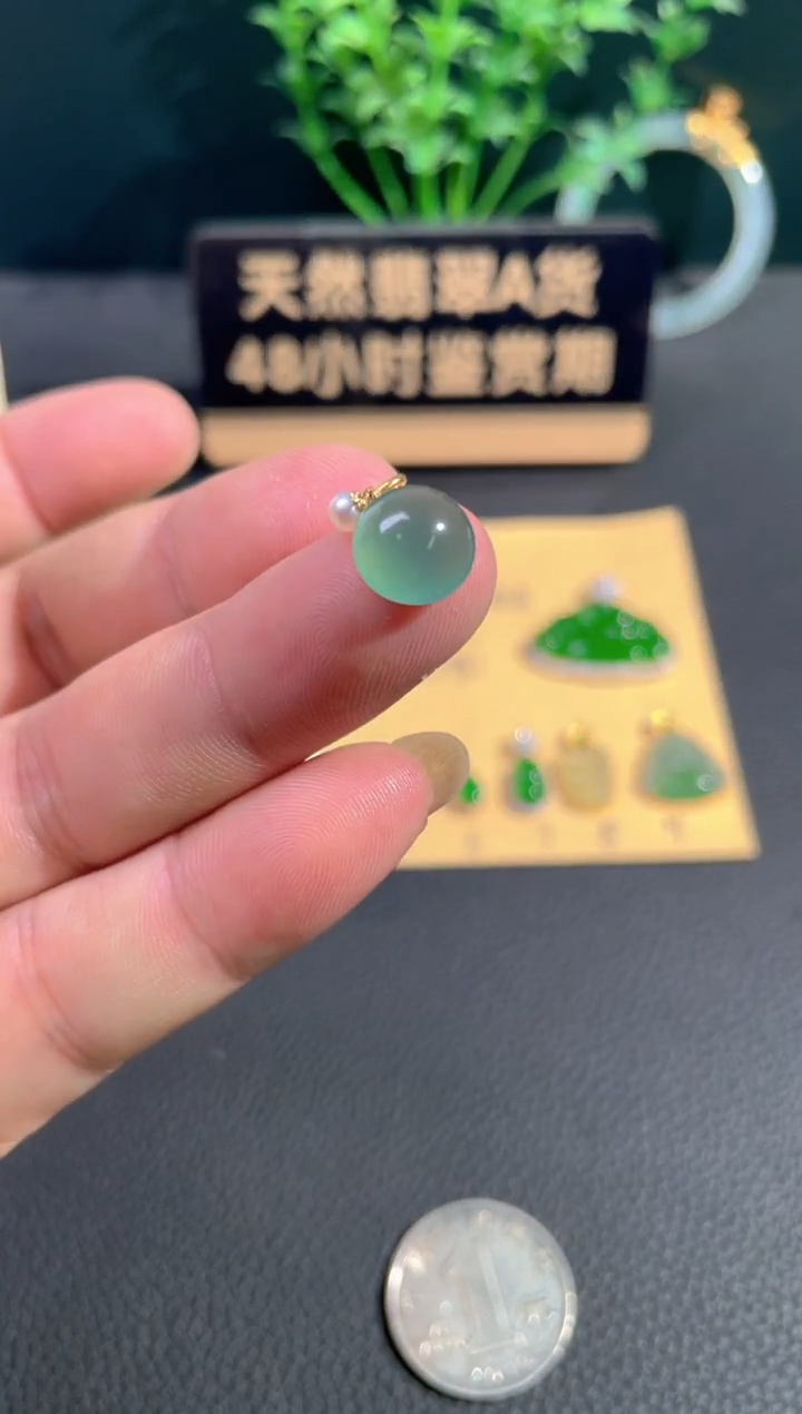 颈饰18K金镶嵌翡翠翡翠