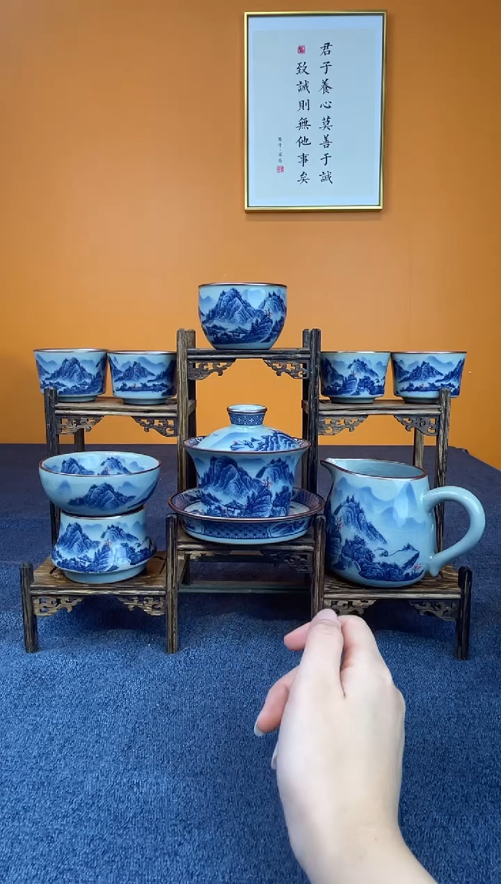 ?****兆景德镇千里江山壶