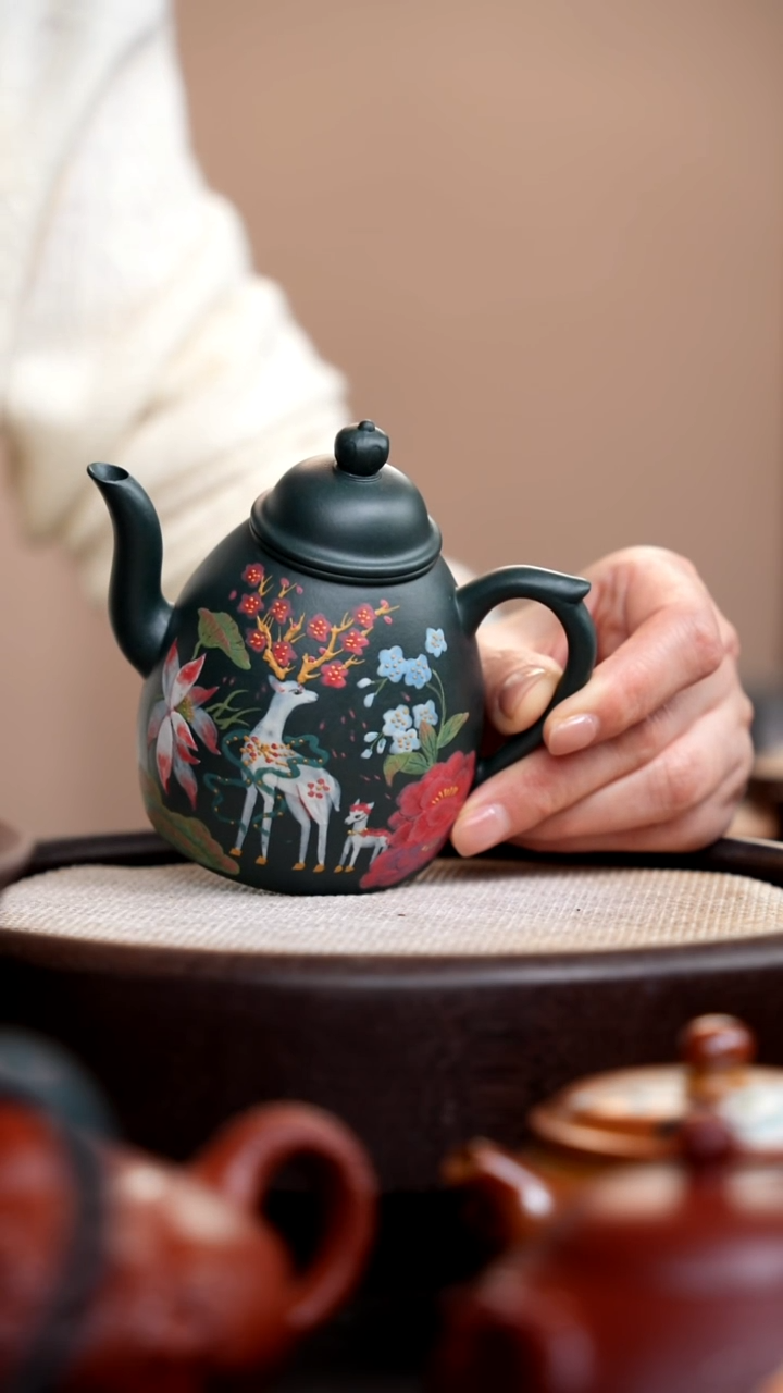 茶壶紫砂九龄君子兰秦权泥绘小鹿