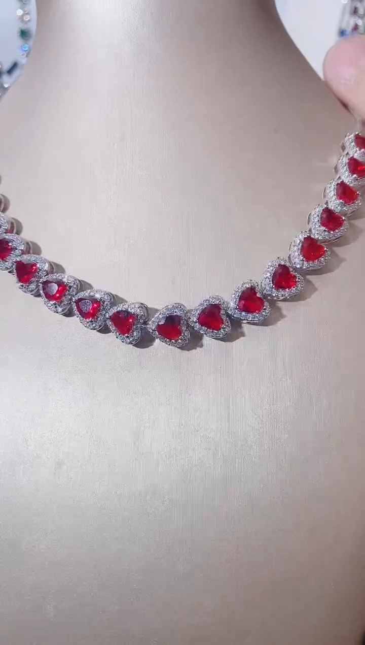 颈饰未镶嵌红宝石 