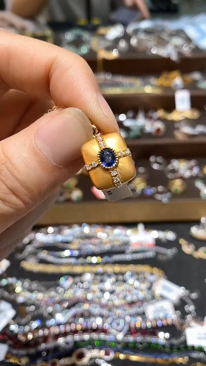 【闪购商品】蓝宝石颈饰18K金镶嵌吊坠