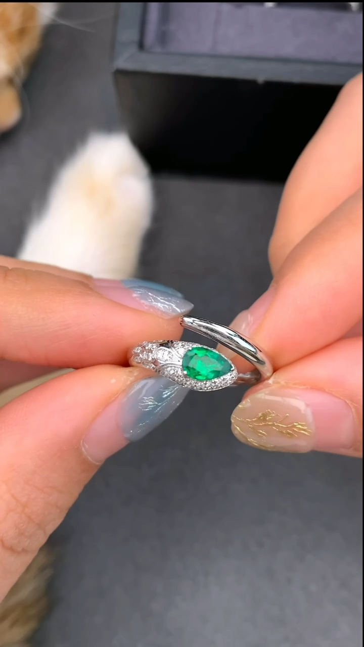 【闪购商品】祖母绿戒指18K金镶嵌31分