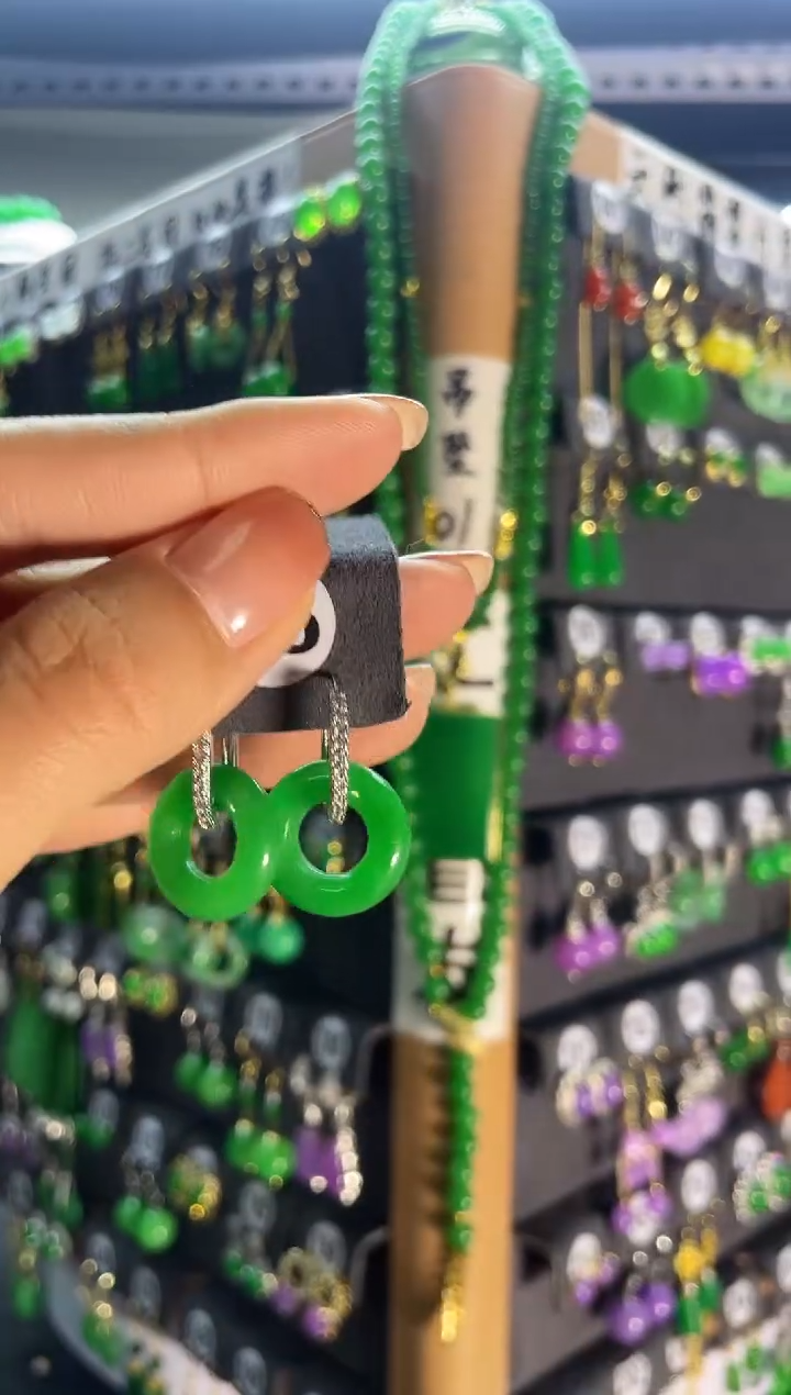 【闪购商品】翡翠耳饰银S925镶嵌36....