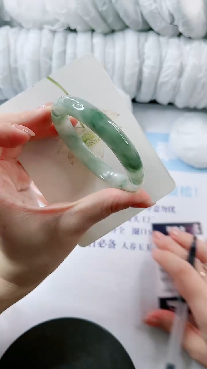 【闪购商品】石英质玉手镯未镶嵌多样性发货L345