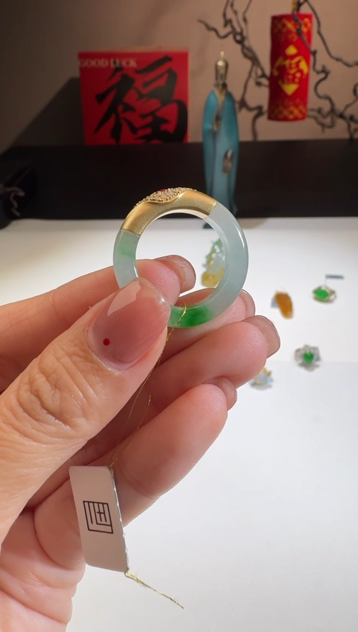 【闪购商品】翡翠戒圈18K金镶嵌舒雅
