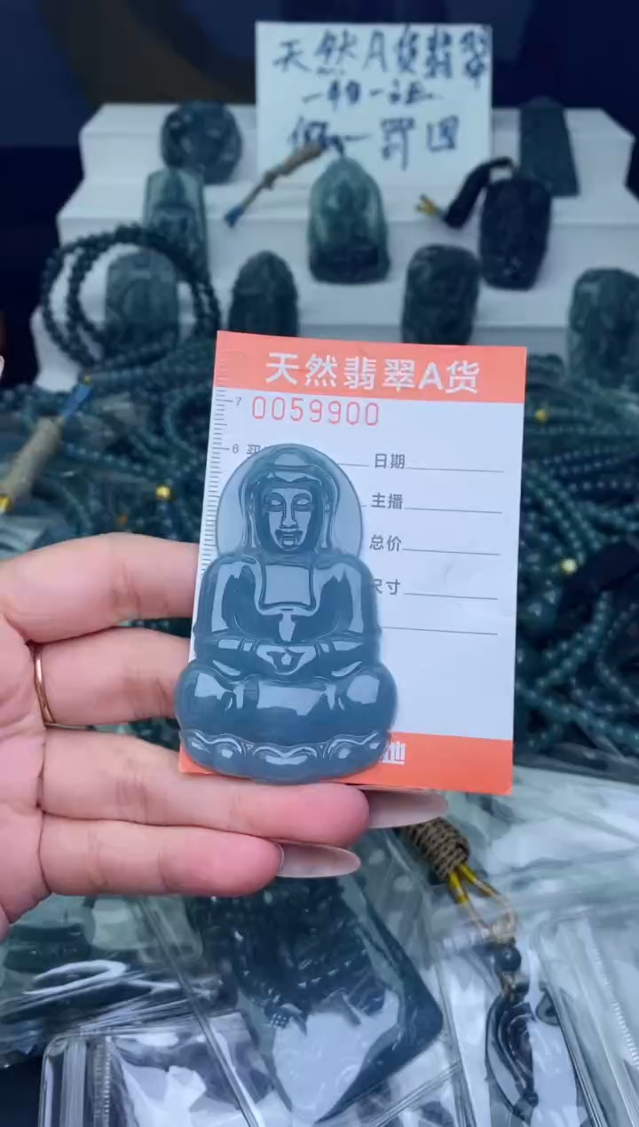 翡翠未镶嵌颈饰          