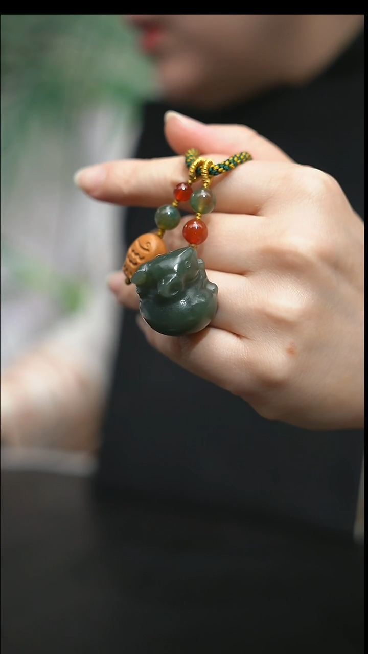 颈饰未镶嵌和田玉鼠