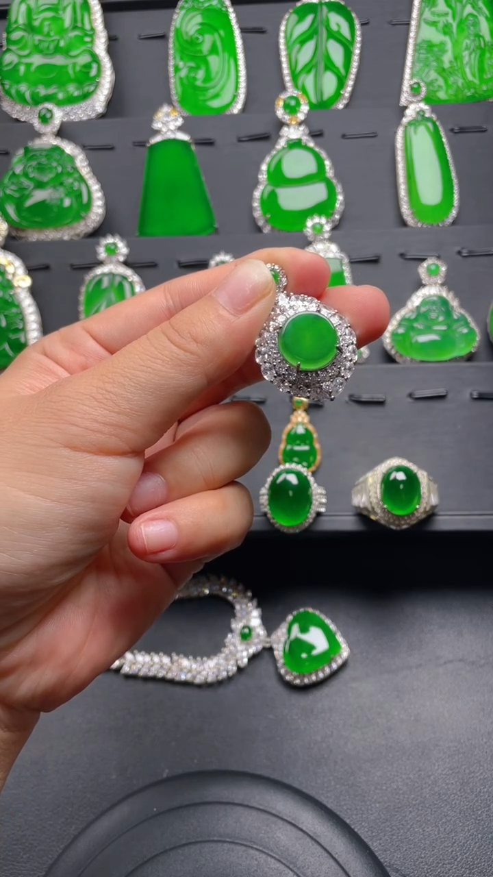 【闪购商品】翡翠吊坠(赠链)未镶嵌1607