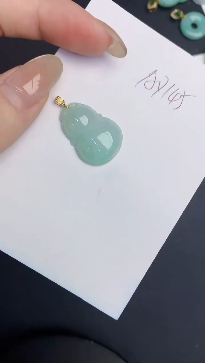 翡翠18K金镶嵌颈饰缅甸天然翡翠A货