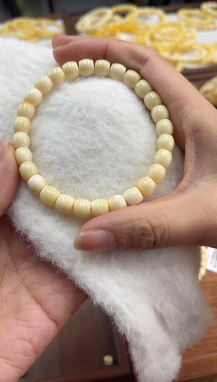 【闪购商品】蜜蜡裸石未镶嵌大肥蛙