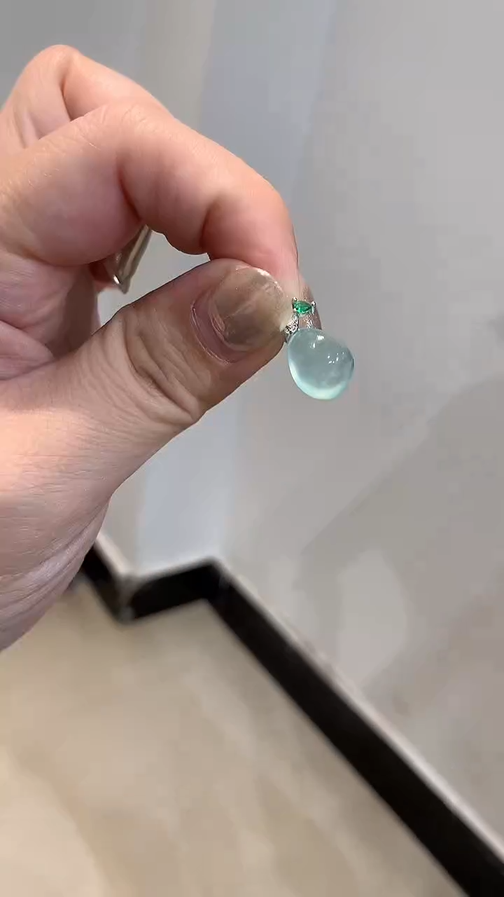 未镶嵌蛇纹石玉吊坠(不含链)水滴