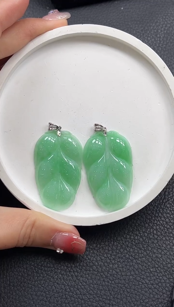 【闪购商品】翡翠颈饰18K金镶嵌叶子多样性发1件
