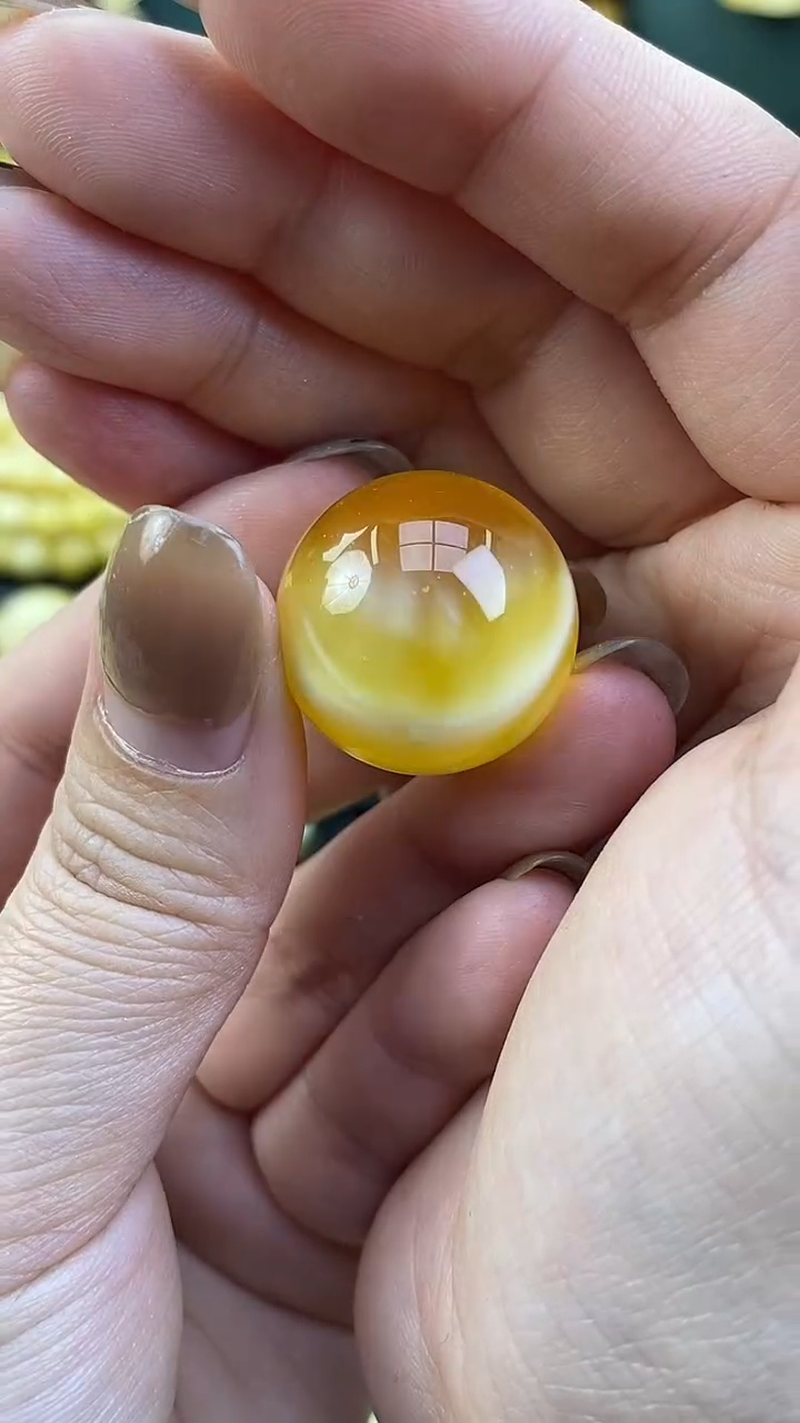 【闪购商品】琥珀裸石未镶嵌月.23