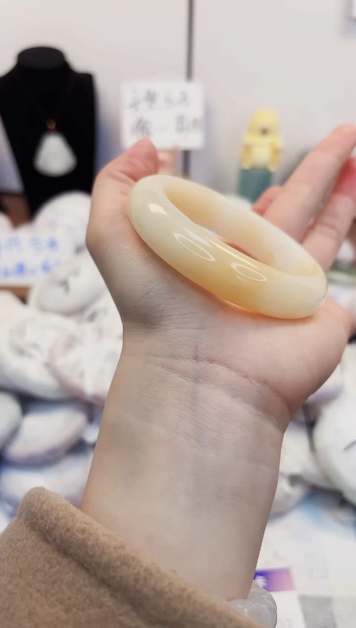 【闪购商品】石英质玉手镯未镶嵌67