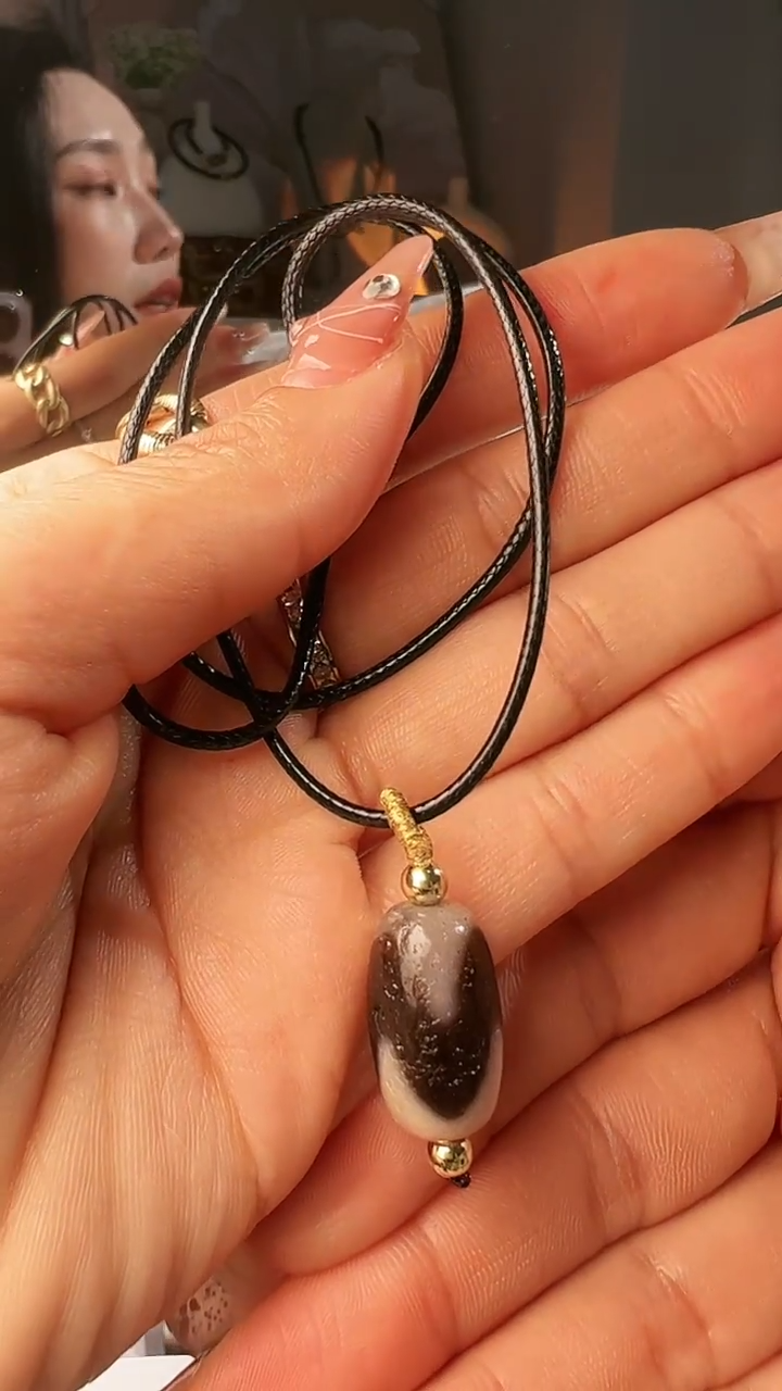 【闪购商品】玛瑙/玉髓颈饰未镶嵌虎牙