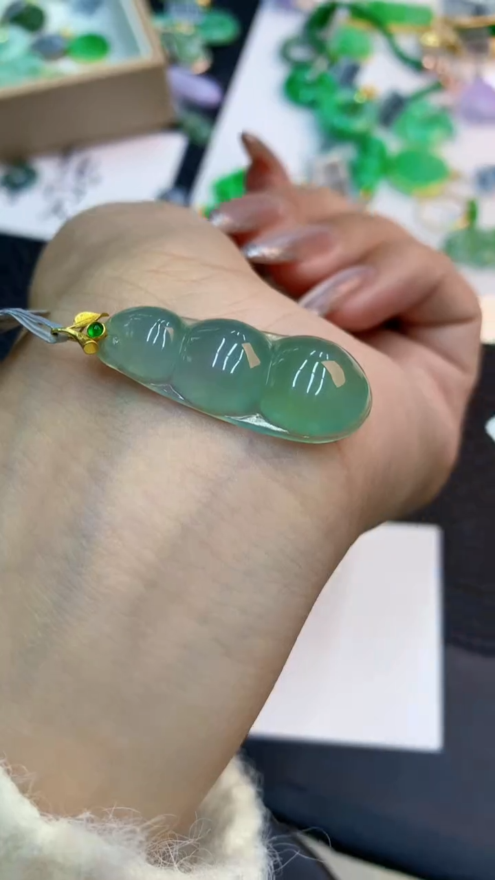 颈饰18K金镶嵌翡翠1