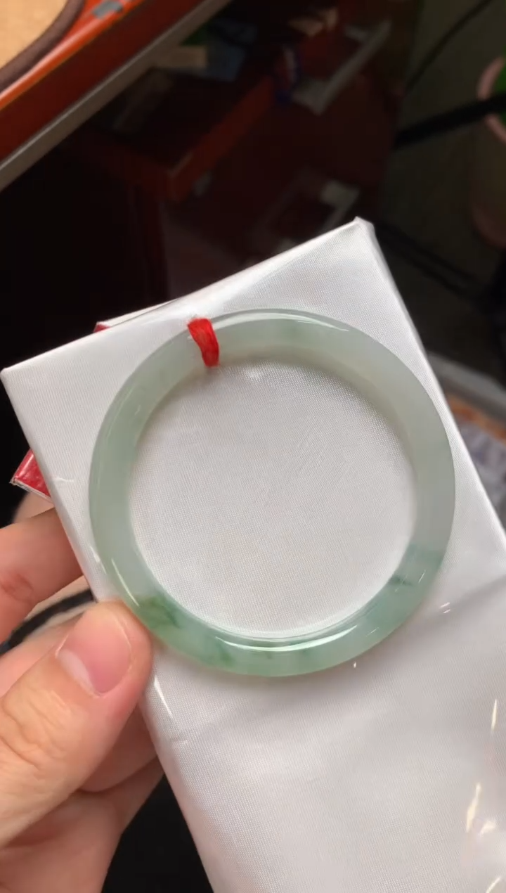 未镶嵌手镯翡翠手镯