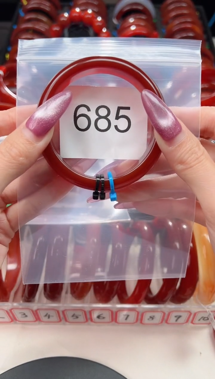 手镯玛瑙/玉髓未镶嵌56圈口*B685