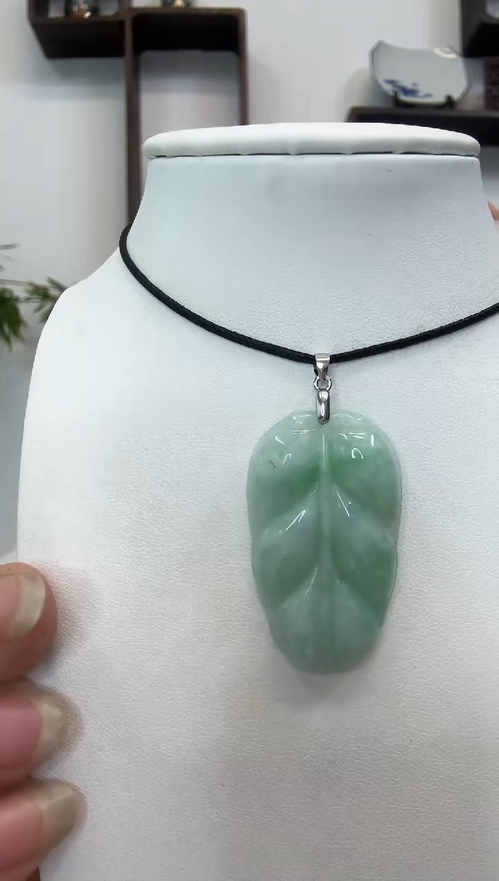 颈饰银S925镶嵌翡翠叶子