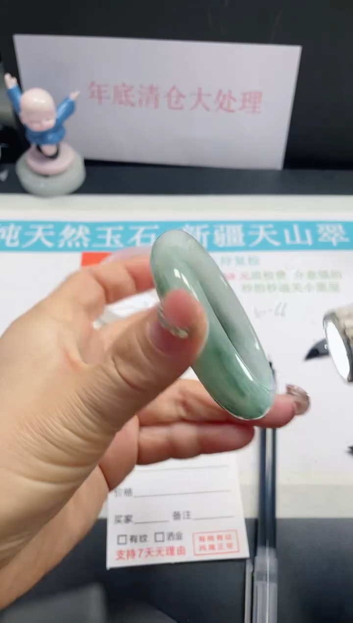 【闪购商品】石英质玉手镯未镶嵌66
