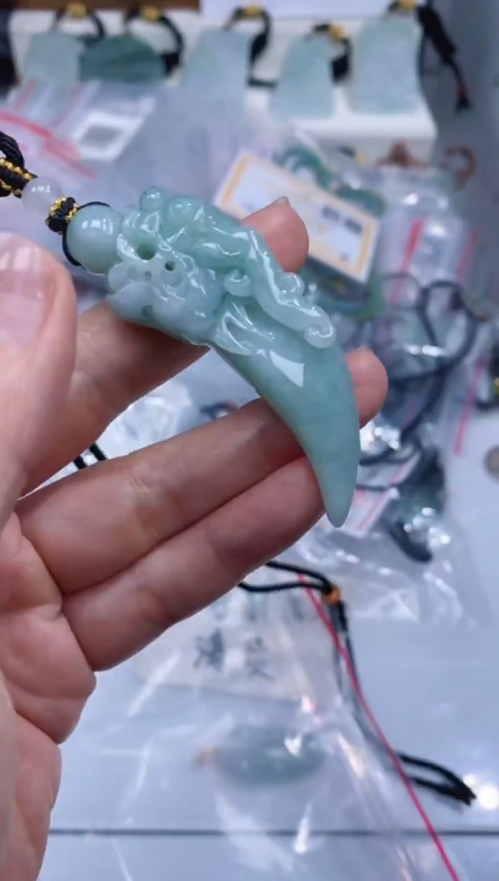 颈饰未镶嵌翡翠吊坠