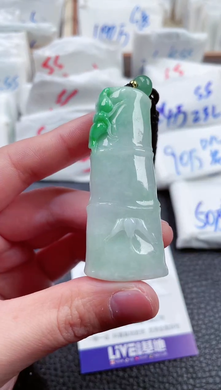 【闪购商品】翡翠颈饰未镶嵌00009398