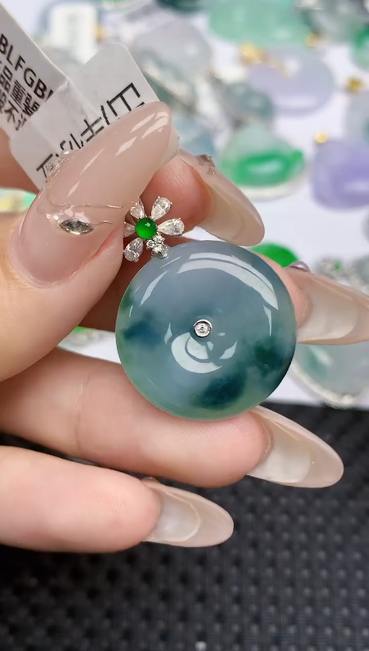 颈饰18K金镶嵌翡翠210   天然翡翠A货  百元以上9米证书费自理