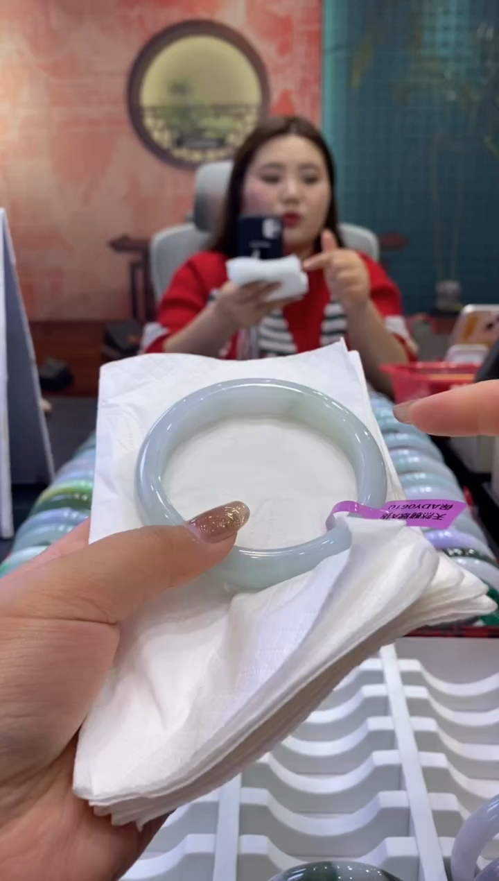 【闪购商品】翡翠手镯未镶嵌多人006253