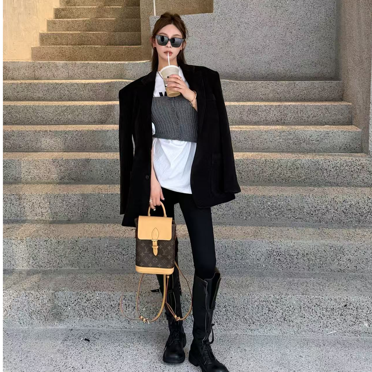 【YKL】首尔通勤 白色字母T恤黑色斜扣小脚裤烟灰针织背心黑色西装