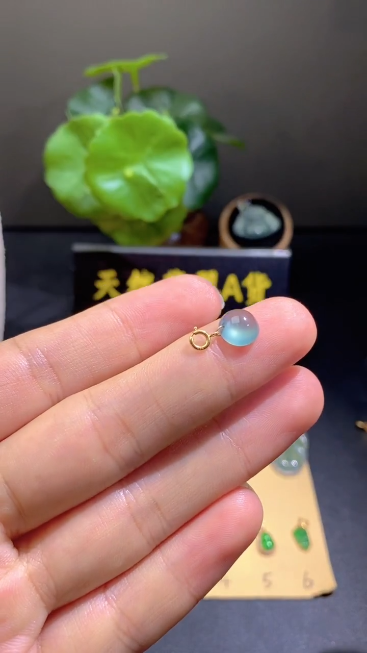 颈饰18K金镶嵌翡翠翡翠A货