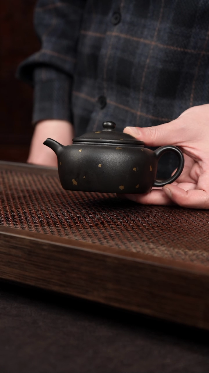 【闪购商品】紫砂茶壶黑料洒金扁玉