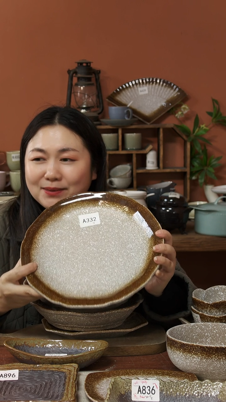 陶瓷A332 一个花边陶瓷粗陶盘子可能微瑕