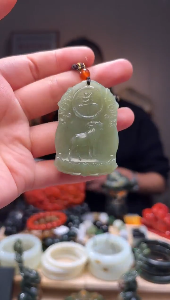 颈饰未镶嵌和田玉吊坠