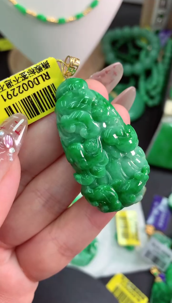 翡翠18K金镶嵌颈饰挂件