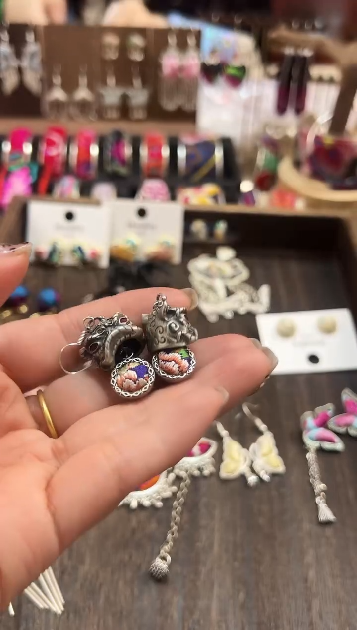 【闪购商品】织绣民族风老绣饰品301