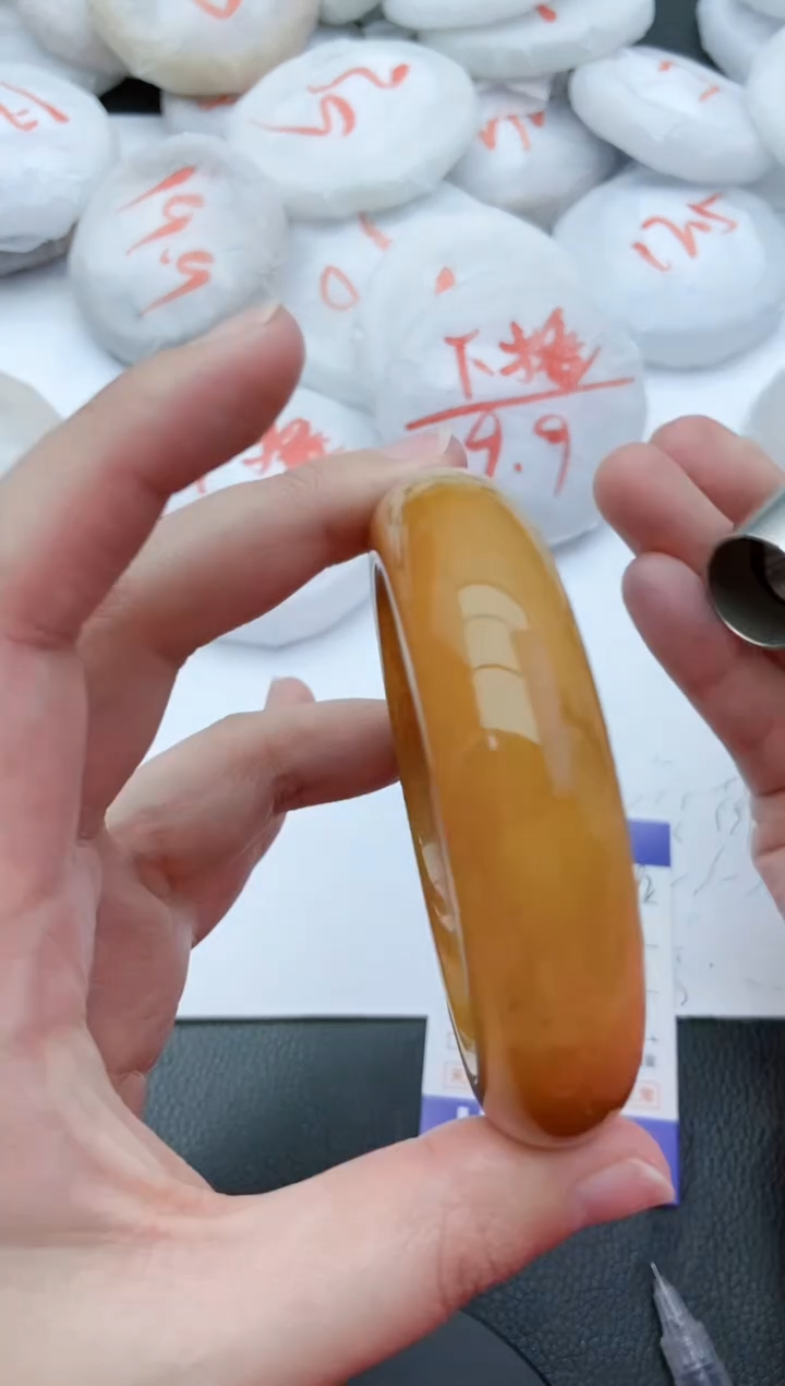 【闪购商品】石英质玉手镯未镶嵌182+59.4