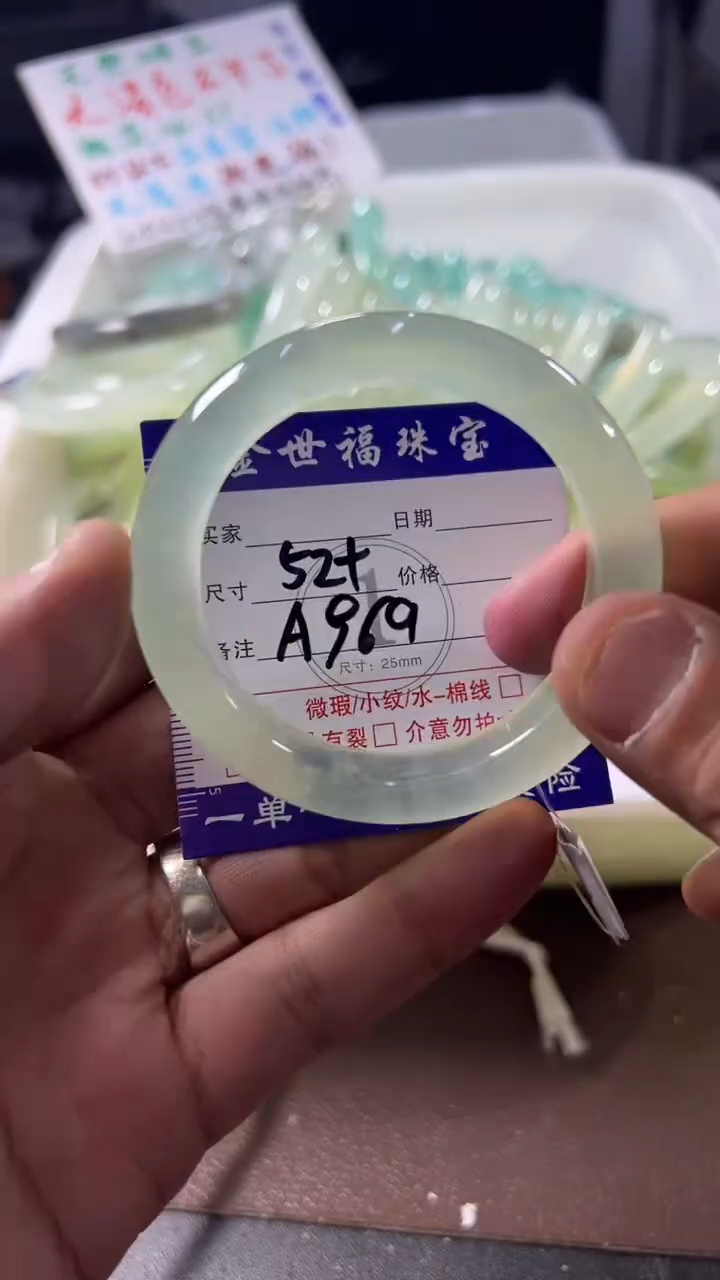 未镶嵌蛇纹石玉手镯1