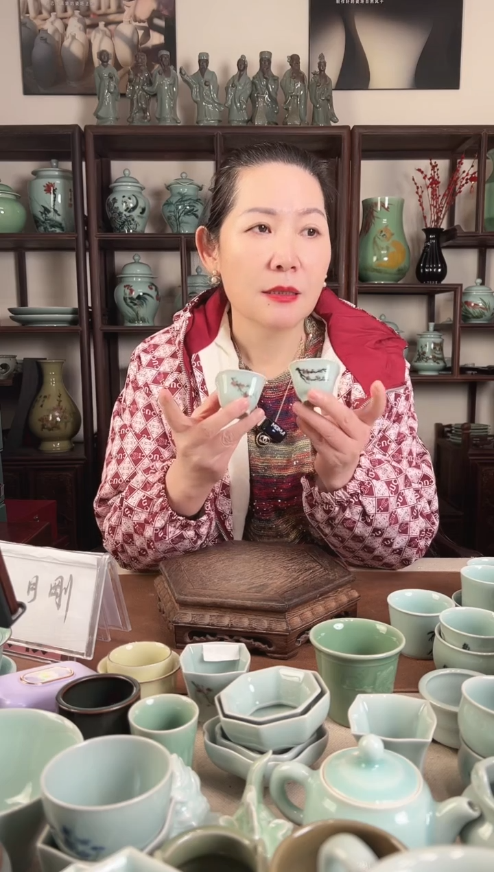 釉中彩 小杯（桃子+梅花）